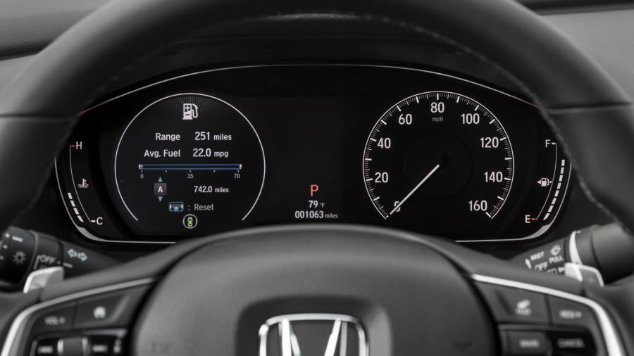 Панель приборов Honda Accord Touring Hybrid 2017 года  (NA) (фото 101 из 170)